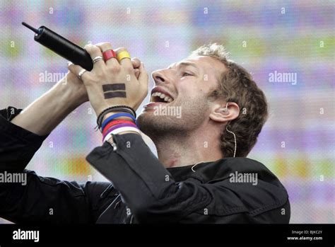 where does chris martin live in uk.